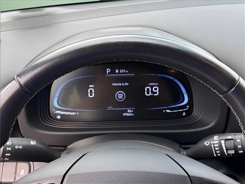 Certified 2024 Hyundai Venue SEL FWD image 25