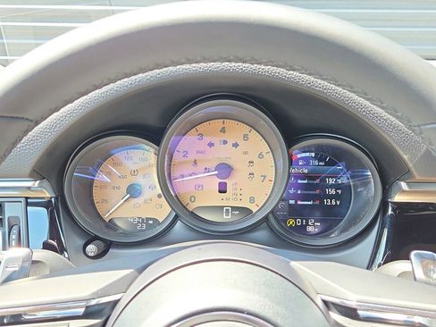 Certified 2026 Porsche Macan AWD/4WD image 10