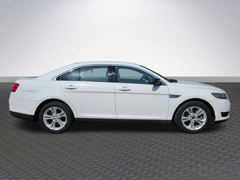 Used 2018 Ford Taurus SE FWD image 4