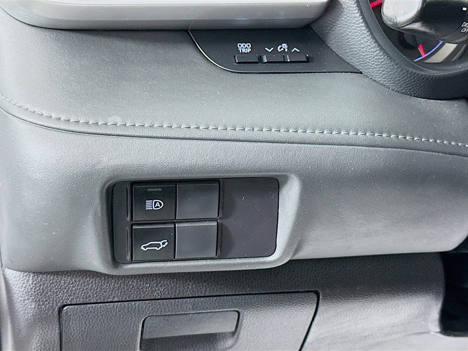 Used 2022 Toyota Highlander LE FWD image 11