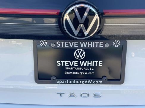 New 2026 Volkswagen Taos SE FWD image 7