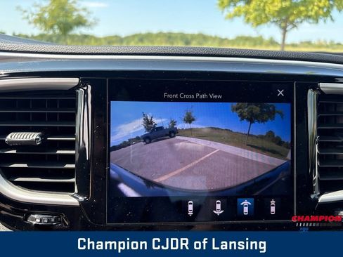 Used 2020 Chrysler Pacifica Touring-L w/ Advanced Safetytec Group FWD image 24