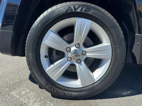 Used 2014 Jeep Patriot Latitude w/ Sun/Sound Group AWD/4WD image 19