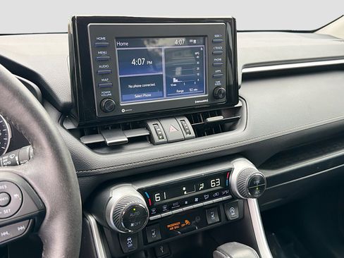 Used 2020 Toyota RAV4 XLE Premium image 27
