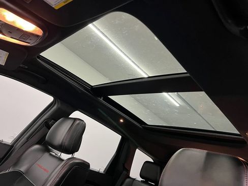 Used 2017 Jeep Grand Cherokee Trailhawk w/ Trailhawk Luxury Group AWD/4WD image 12