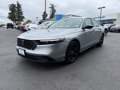 Used 2025 Honda Accord SE image 4
