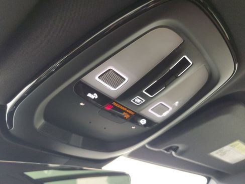 Used 2025 Volvo V60 B5 Cross Country Plus image 36