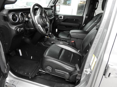 Used 2019 Jeep Wrangler Unlimited Sahara image 6