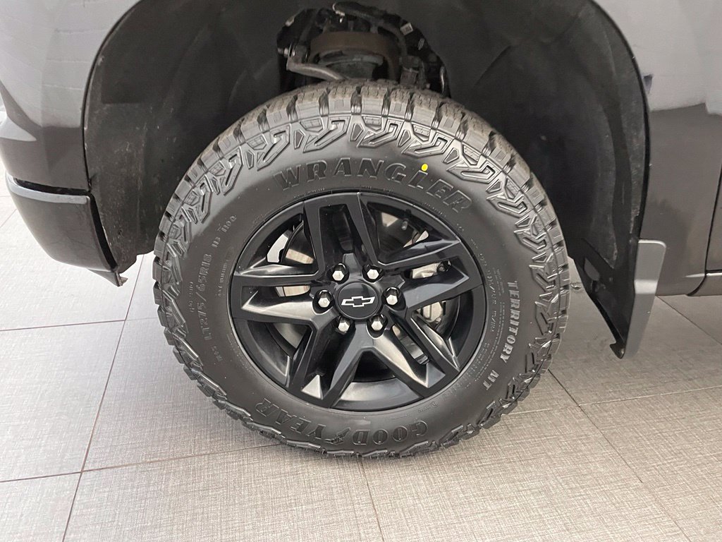 Used 2025 Chevrolet Silverado 1500 Custom Trail Boss AWD/4WD image 14