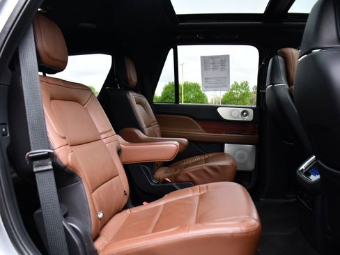 Used 2022 Lincoln Navigator Reserve AWD/4WD image 18