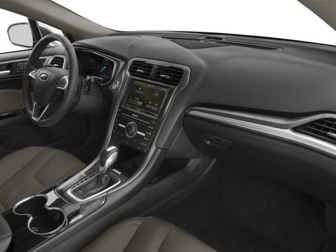 Used 2016 Ford Fusion Titanium FWD image 10