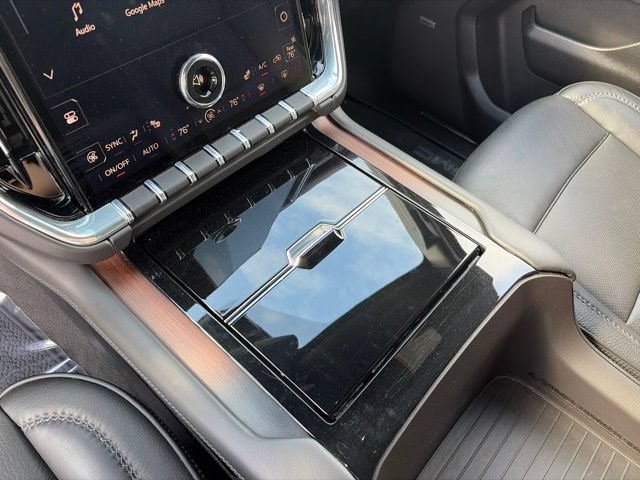Used 2025 GMC Yukon Denali AWD/4WD image 24