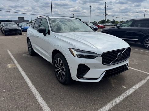 Used 2024 Volvo XC60 B5 Plus AWD/4WD image 3