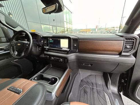 Used 2025 Chevrolet Silverado 3500 High Country w/ Technology Package image 39