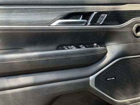 Used 2024 Jeep Wagoneer L Series II RWD image 25