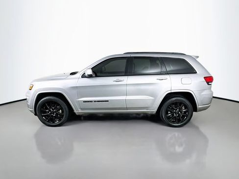 Used 2020 Jeep Grand Cherokee Altitude AWD/4WD image 10