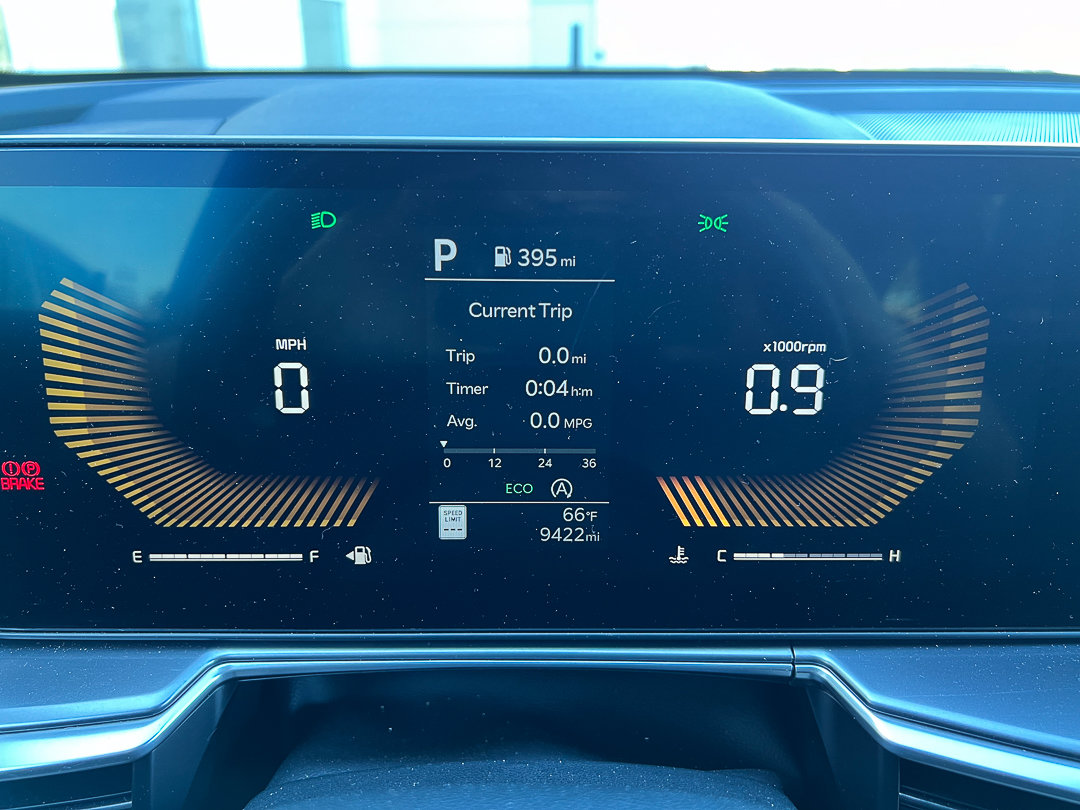 Certified 2025 Kia Sorento LX FWD image 17