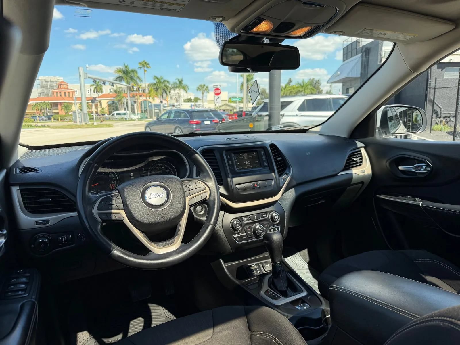 Used 2015 Jeep Cherokee Latitude w/ Comfort/Convenience Group FWD image 13