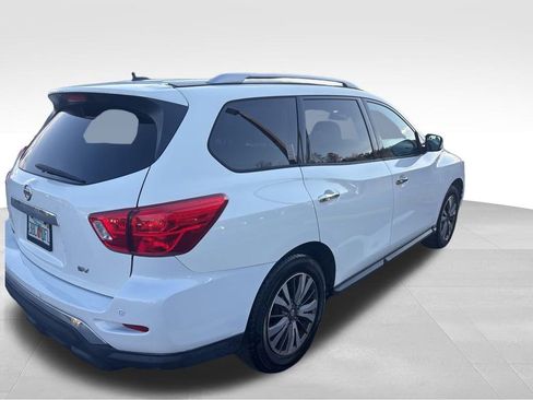 Used 2017 Nissan Pathfinder SV image 5