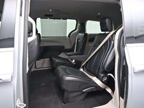 Used 2024 Chrysler Pacifica Touring-L FWD image 25
