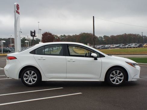 Used 2023 Toyota Corolla LE image 16