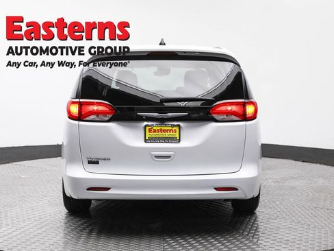Used 2023 Chrysler Voyager LX FWD image 6