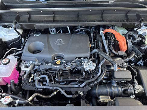 Used 2026 Toyota Highlander XLE image 9