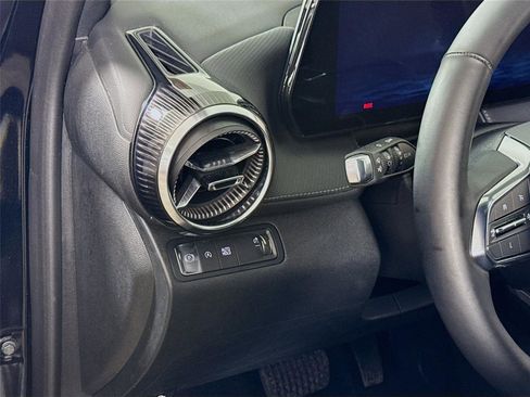 Used 2025 Chevrolet Equinox LT image 4