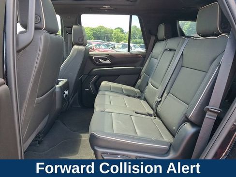 Used 2023 GMC Yukon SLT w/ SLT Premium Package AWD/4WD image 16