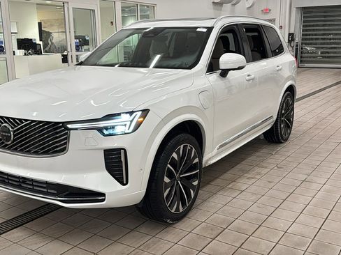 New 2026 Volvo XC90 T8 Plus w/ Protection Package Premier image 9