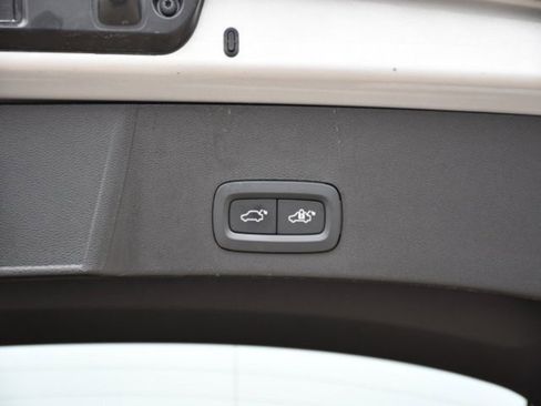 Certified 2023 Volvo XC40 B5 Plus w/ Protection Package Premier image 29