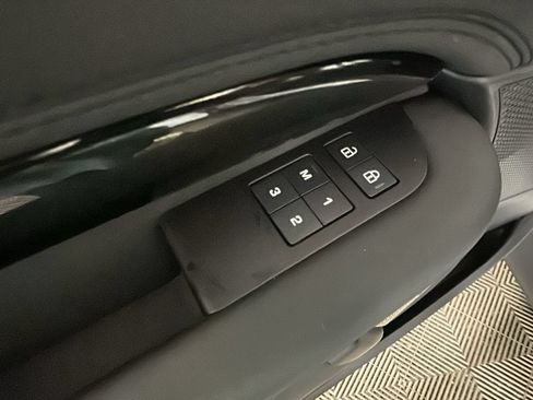 Used 2024 Land Rover Discovery S AWD/4WD image 10