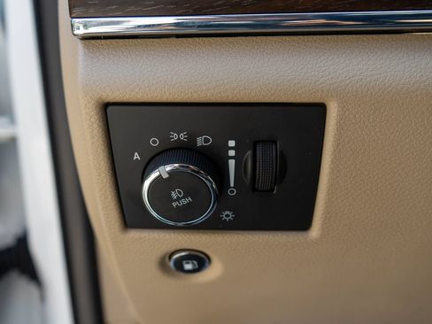 Used 2018 Jeep Grand Cherokee Limited w/ Luxury Group II AWD/4WD image 19