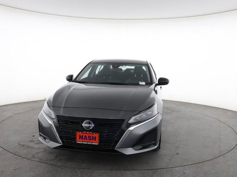 Used 2025 Nissan Altima 2.5 SV image 4