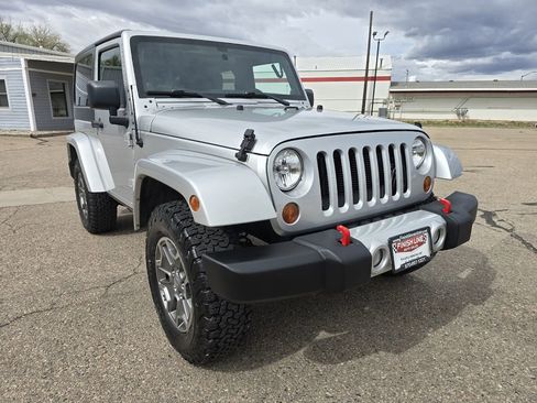 Used 2012 Jeep Wrangler Sahara w/ Connectivity Group AWD/4WD image 1