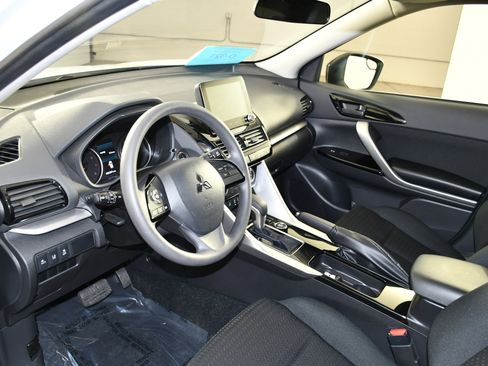 Used 2024 Mitsubishi Eclipse Cross LE image 2