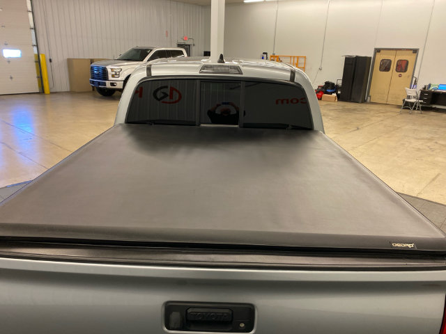 Used 2022 Toyota Tacoma SR AWD/4WD image 14