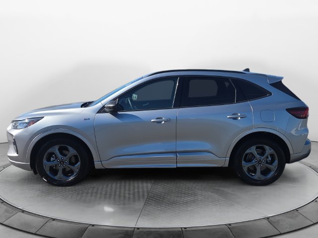 Used 2023 Ford Escape ST-Line w/ Tech Pack #1 FWD image 2