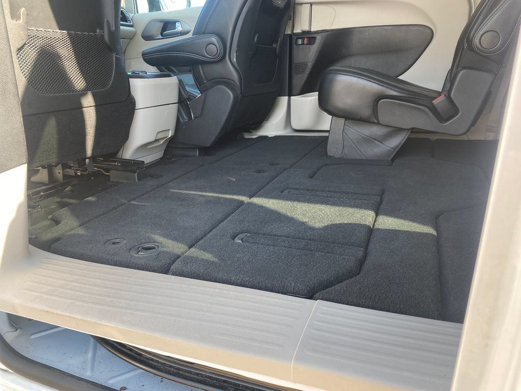Used 2024 Chrysler Pacifica Touring-L FWD image 33