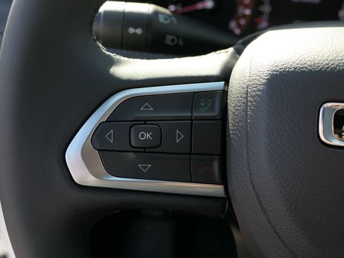 Used 2025 Jeep Compass Latitude w/ Convenience Group image 12