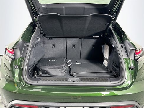 Certified 2025 Porsche Macan Electric image 38