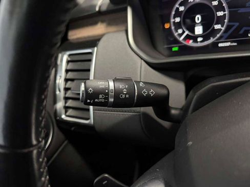 Used 2020 Land Rover Discovery HSE AWD/4WD image 30