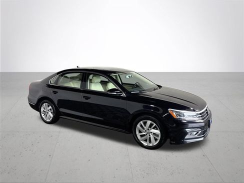 Used 2018 Volkswagen Passat 2.0T SE FWD image 4