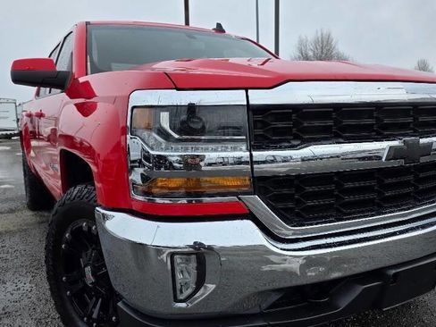 Used 2018 Chevrolet Silverado 1500 LT w/ LT Eassist Package image 4