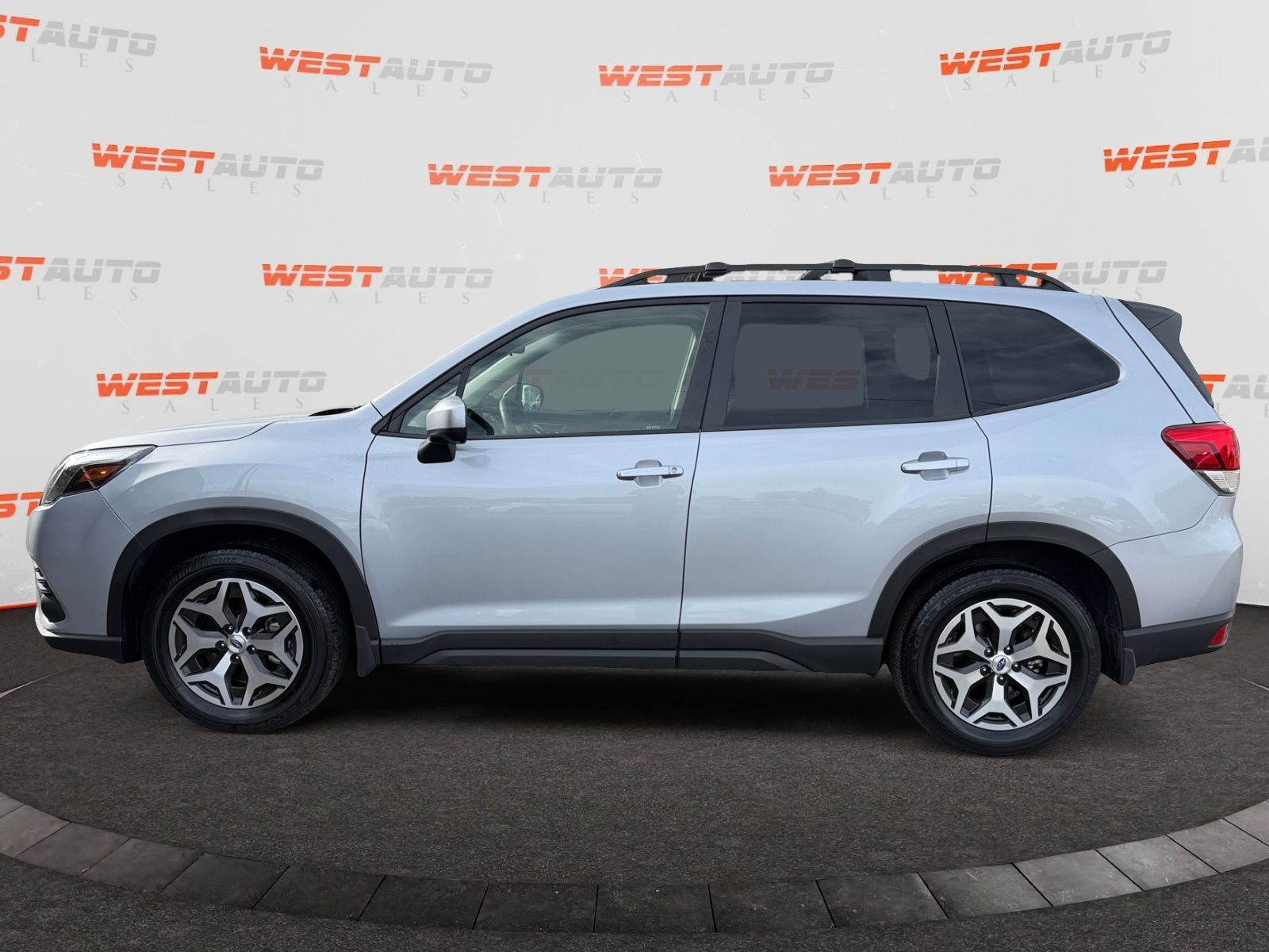 Used 2024 Subaru Forester Premium AWD/4WD image 2