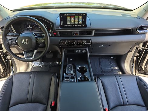 Used 2023 Honda Pilot Elite image 9