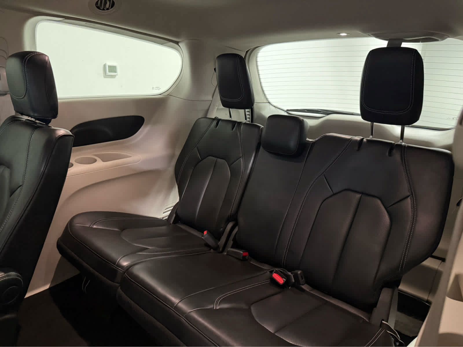 Used 2023 Chrysler Pacifica Touring-L FWD image 14