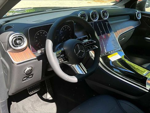 Used 2025 Mercedes-Benz GLC 300 4MATIC image 10