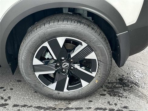 New 2025 Nissan Kicks SV w/ SV Premium Package image 7