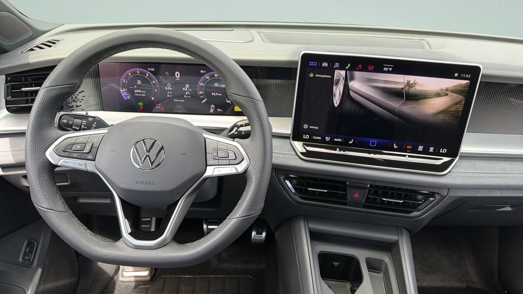 New 2026 Volkswagen Tiguan SE R-Line FWD image 18